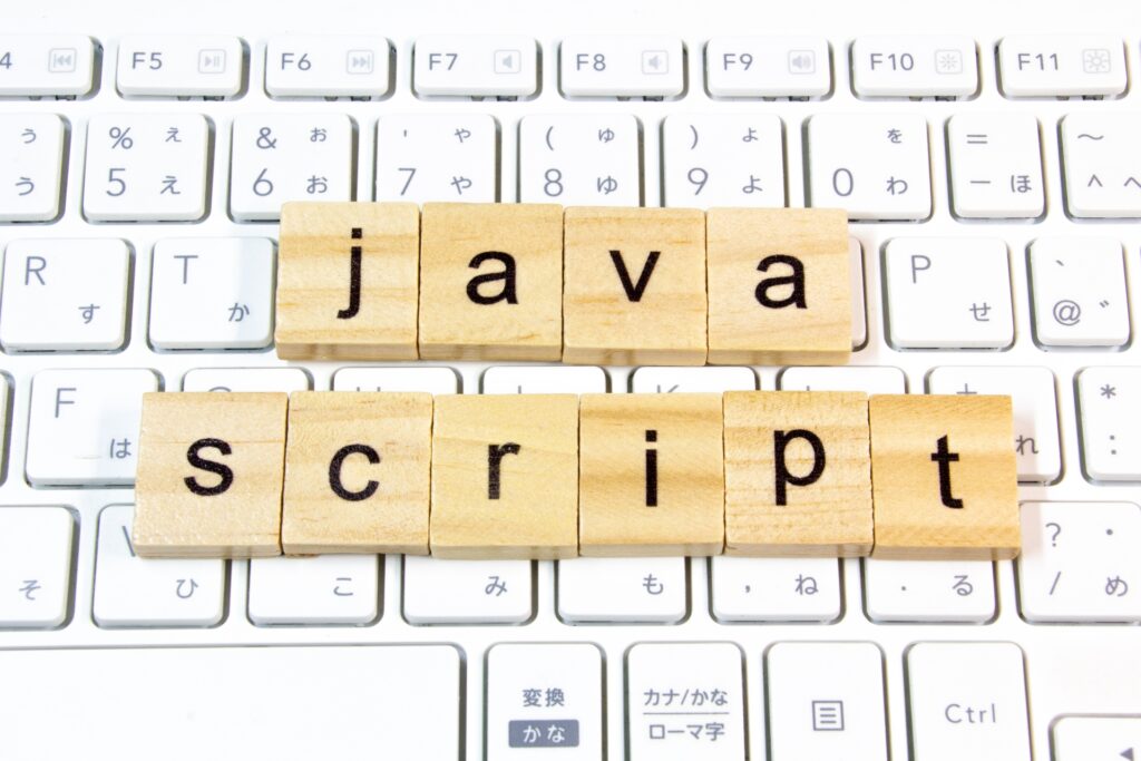 java scriptの文字がキーボードの上に置かれている